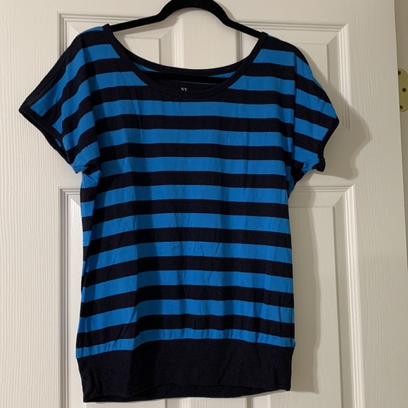 12 Tops - Picture 6 of 11